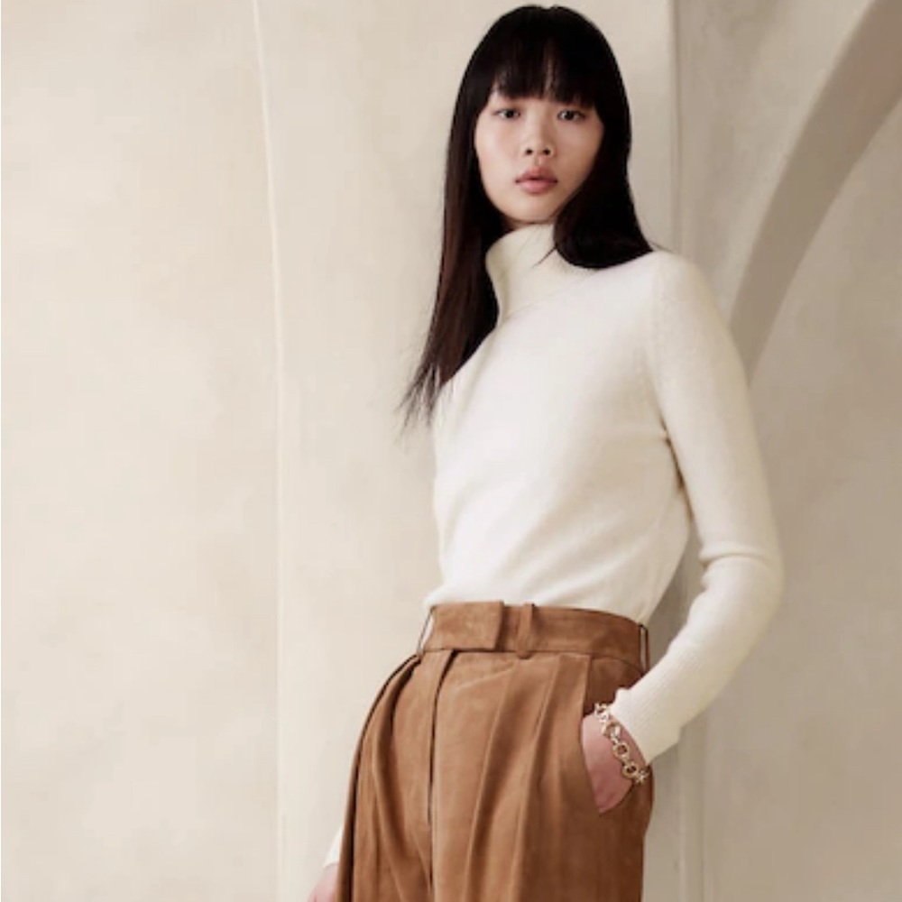 Banana Republic 100% Cashmere lightweight Turtleneck Sweater